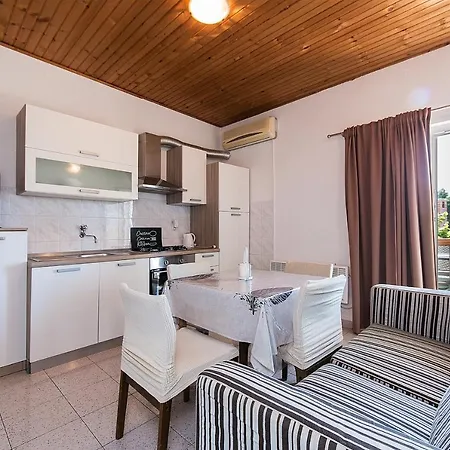 Zivogosce - 1057d Daire Blato (Makarska)